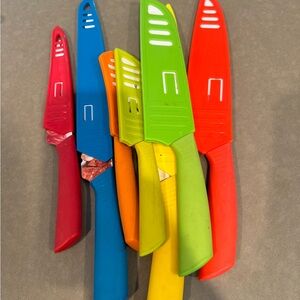 Set of multicolor kitchen knives